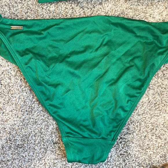 Padded emerald green swimsuit - Picture 2 of 5
